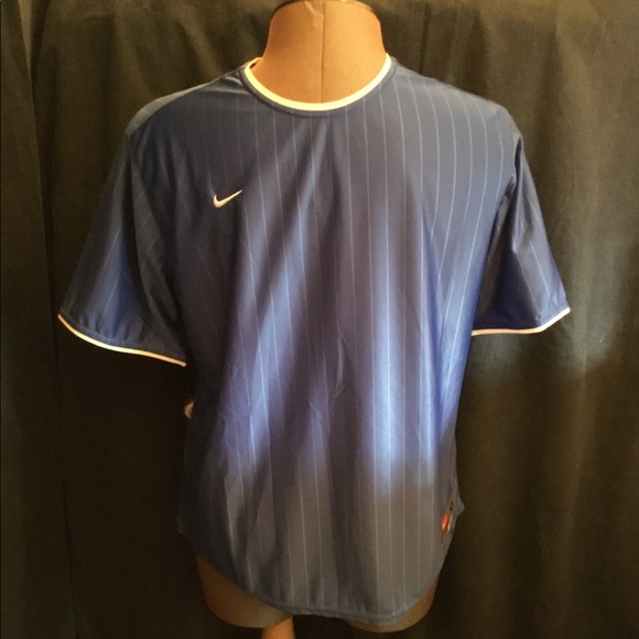 BOYS NIKE T-SHIRT - Picture 5 of 5